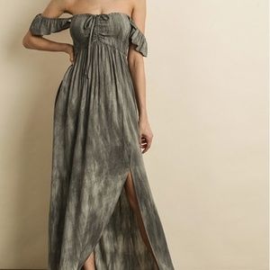 Off the shoulder Maxi Dress